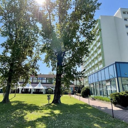 Hotel Magistern Konferencia Es Wellnesshotel Siofok Exterior photo