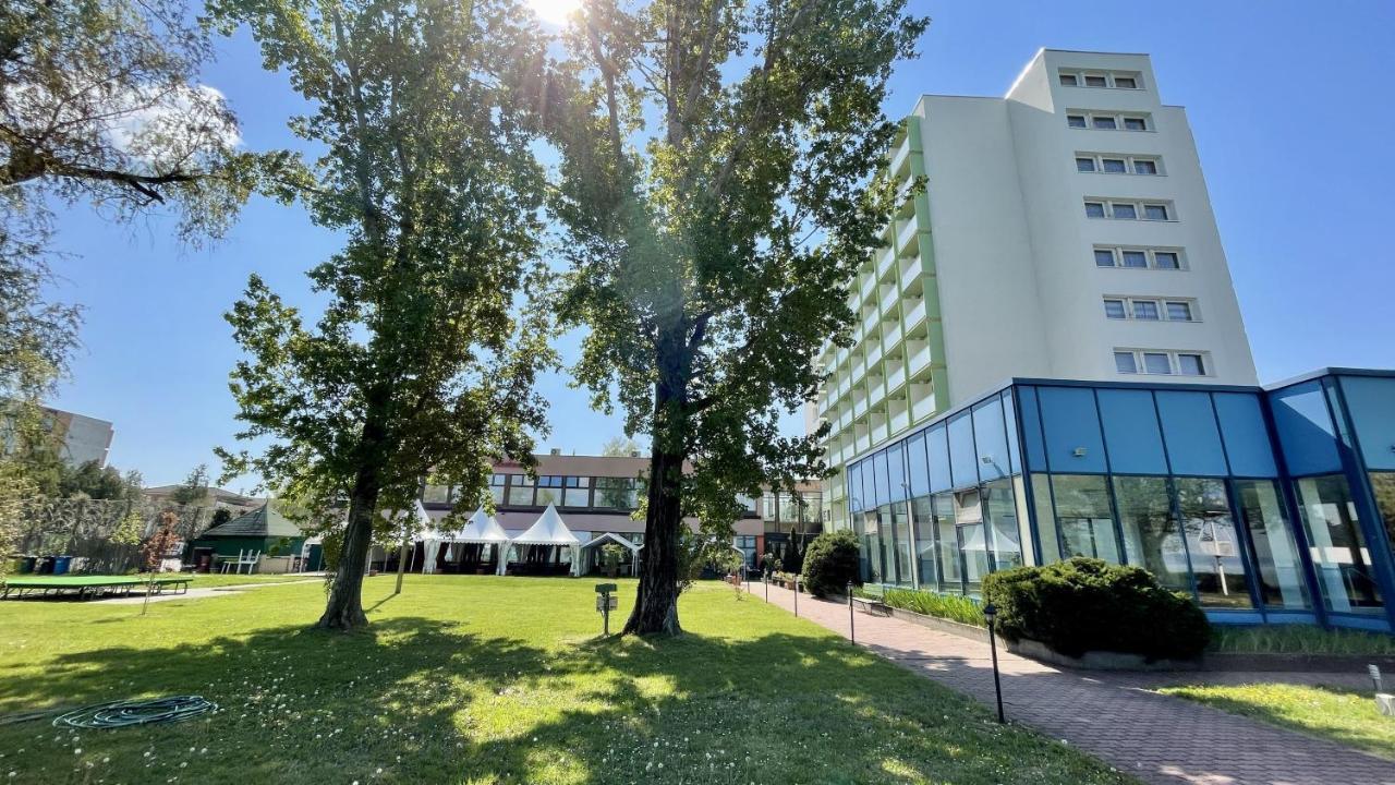 Hotel Magistern Konferencia Es Wellnesshotel Siofok Exterior photo