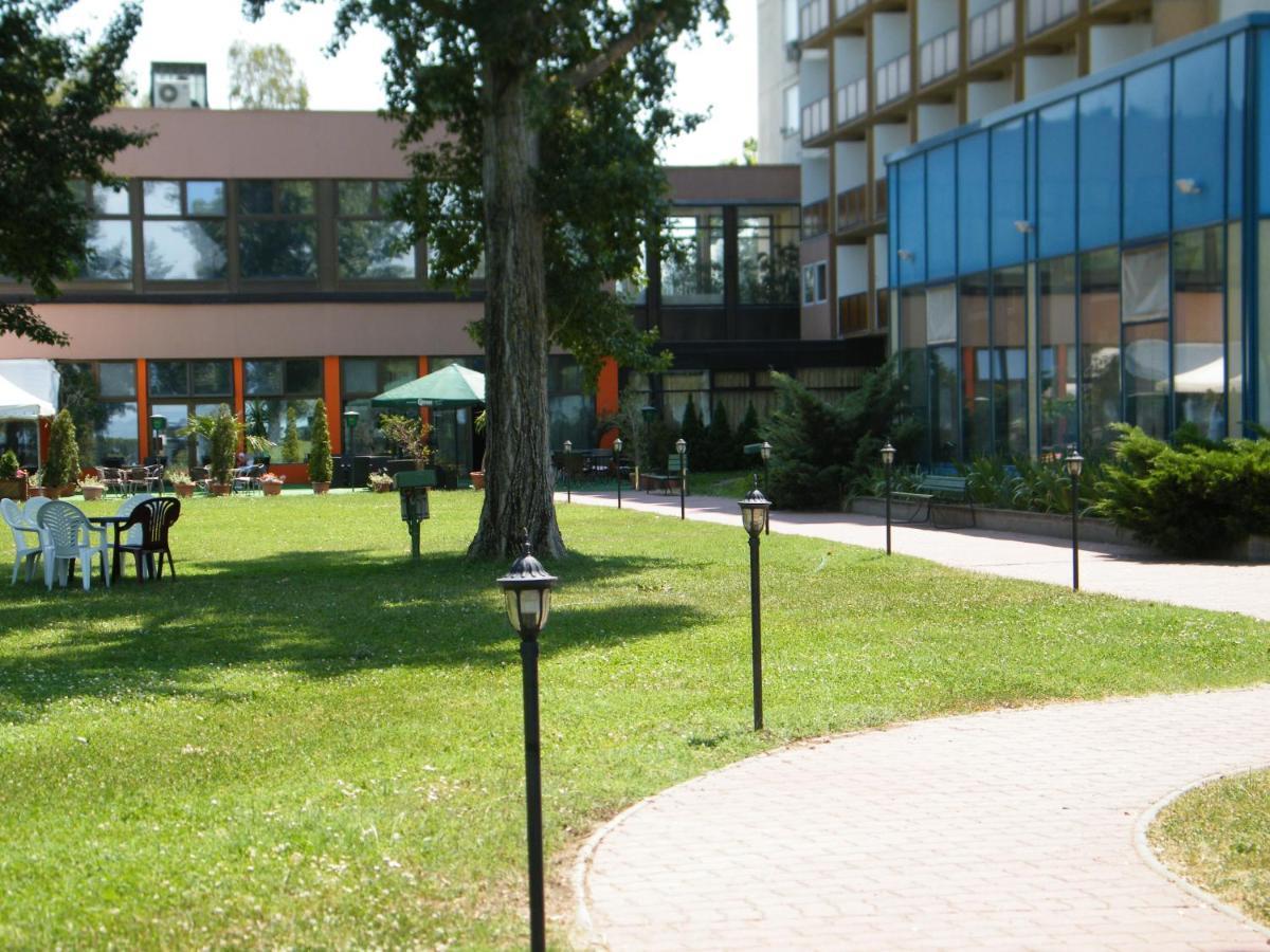Hotel Magistern Konferencia Es Wellnesshotel Siofok Exterior photo