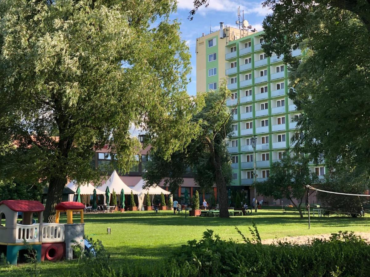 Hotel Magistern Konferencia Es Wellnesshotel Siofok Exterior photo