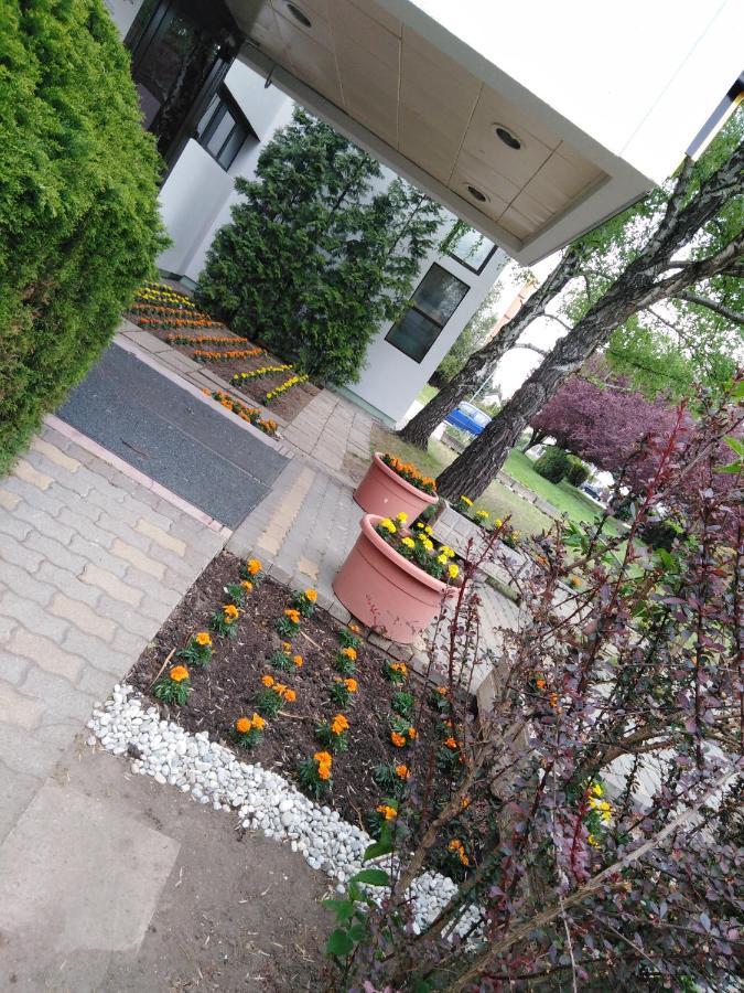 Hotel Magistern Konferencia Es Wellnesshotel Siofok Exterior photo