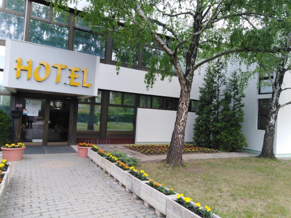Hotel Magistern Konferencia Es Wellnesshotel Siofok Exterior photo
