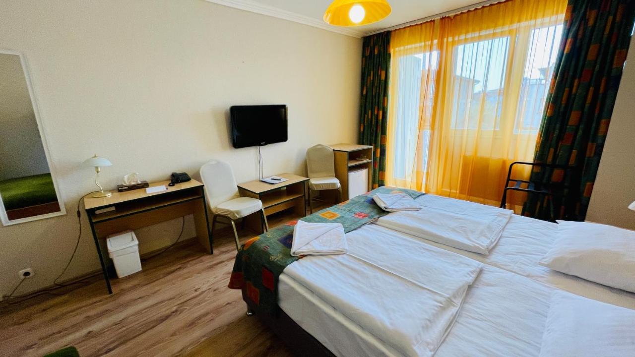 Hotel Magistern Konferencia Es Wellnesshotel Siofok Exterior photo